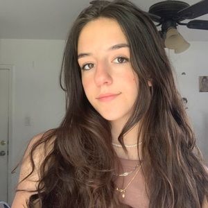 Meet your Posher, Chloe